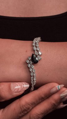 Zamansız Lüks Mücevherler: Elmaslar ve Altın Tasarımlar