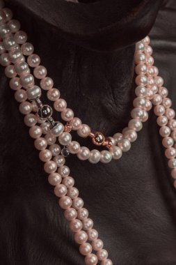 Altın Aksanlı Zarif Elmas Mücevherler