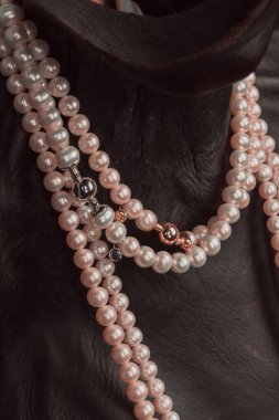 Altın Aksanlı Zarif Elmas Mücevherler