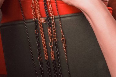 Altın Aksanlı Zarif Elmas Mücevherler