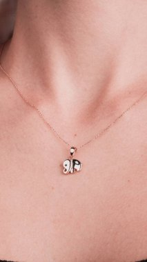 Altın Aksanlı Zarif Elmas Mücevherler