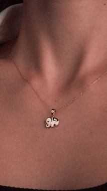 Altın Aksanlı Zarif Elmas Mücevherler