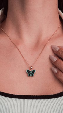 Altın Aksanlı Zarif Elmas Mücevherler