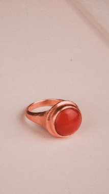 Kadınlar için Zarif Elmas ve Altın Mücevher