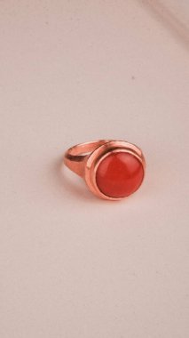 Kadınlar için Zarif Elmas ve Altın Mücevher