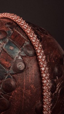 Kadınlar için Zarif Elmas ve Altın Mücevher