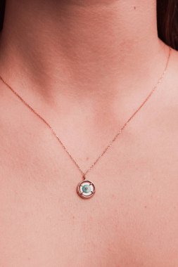 Güzel Altın ve Elmas Kokteyl Mücevherleri