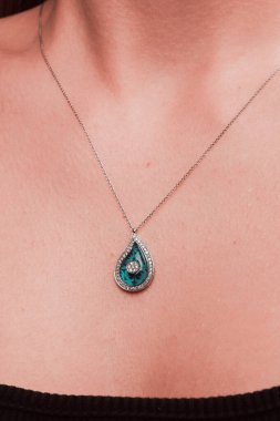 Güzel Altın ve Elmas Kokteyl Mücevherleri