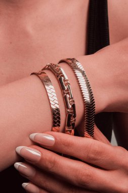 Altın ve Elmaslı Parlak Gemstone Mücevherleri