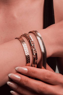 Altın ve Elmaslı Parlak Gemstone Mücevherleri