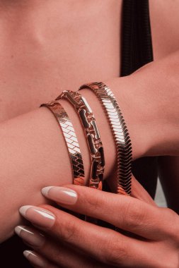 Altın ve Elmaslı Parlak Gemstone Mücevherleri