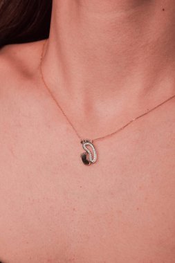 Altın ve Elmaslı Parlak Gemstone Mücevherleri