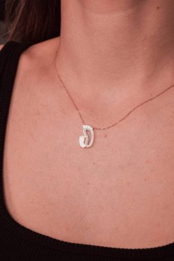 Altın ve Elmaslı Parlak Gemstone Mücevherleri