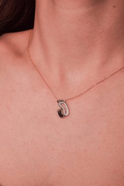 Altın ve Elmaslı Parlak Gemstone Mücevherleri