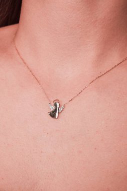 Altın ve Elmaslı Parlak Gemstone Mücevherleri