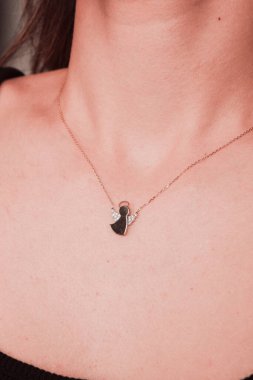 Altın ve Elmaslı Parlak Gemstone Mücevherleri