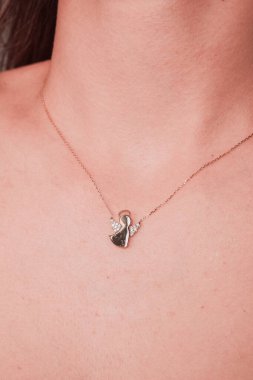 Altın ve Elmaslı Parlak Gemstone Mücevherleri