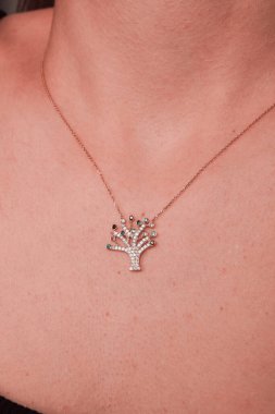 Altın ve Elmaslı Parlak Gemstone Mücevherleri