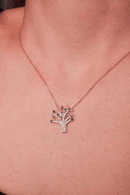 Altın ve Elmaslı Parlak Gemstone Mücevherleri