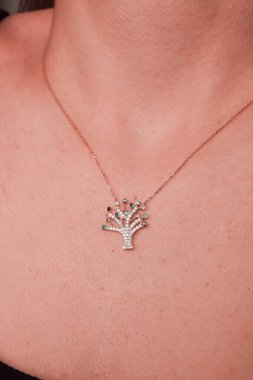 Altın ve Elmaslı Parlak Gemstone Mücevherleri