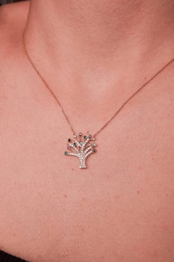 Altın ve Elmaslı Parlak Gemstone Mücevherleri