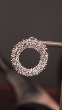 Altın ve Elmaslı Parlak Gemstone Mücevherleri