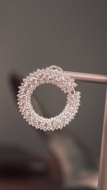 Altın ve Elmaslı Parlak Gemstone Mücevherleri