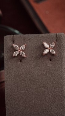 Altın ve Elmaslı Parlak Gemstone Mücevherleri