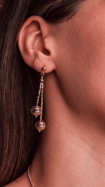 Lüks Gelinlik Mücevherleri: Elmaslar ve Altın Nişan Mücevherleri