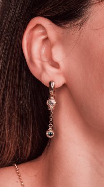 Lüks Gelinlik Mücevherleri: Elmaslar ve Altın Nişan Mücevherleri