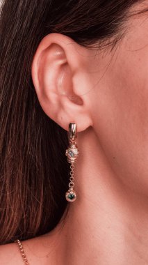 Lüks Gelinlik Mücevherleri: Elmaslar ve Altın Nişan Mücevherleri