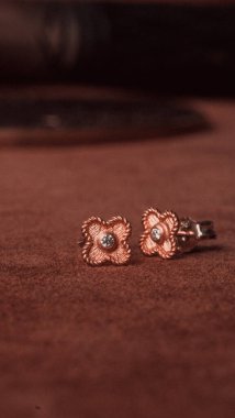 Klasik Altın ve Elmas Düğün Mücevherleri