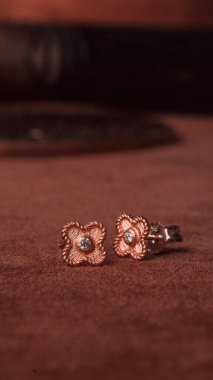 Klasik Altın ve Elmas Düğün Mücevherleri