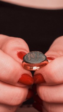 Yıldönümü Hediyeleri İçin Lüks Altın ve Elmas Mücevherler