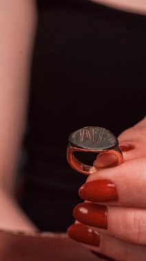 Yıldönümü Hediyeleri İçin Lüks Altın ve Elmas Mücevherler