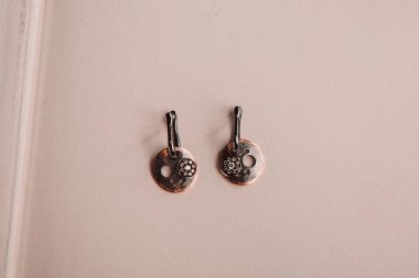 Yıldönümü Hediyeleri İçin Lüks Altın ve Elmas Mücevherler