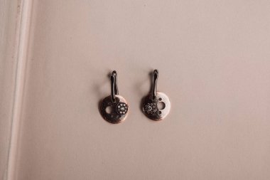 Yıldönümü Hediyeleri İçin Lüks Altın ve Elmas Mücevherler