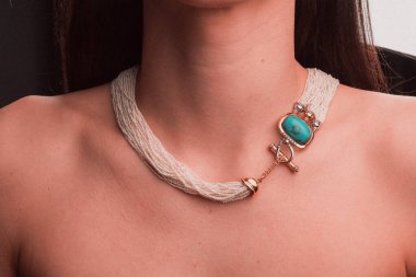 Yıldönümü Hediyeleri İçin Lüks Altın ve Elmas Mücevherler