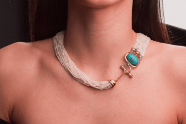 Yıldönümü Hediyeleri İçin Lüks Altın ve Elmas Mücevherler