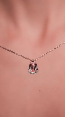 Akşam Şenliği İçin Parlayan Altın ve Elmas Mücevherler