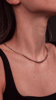 Akşam Şenliği İçin Parlayan Altın ve Elmas Mücevherler