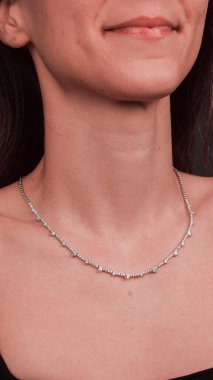 Akşam Şenliği İçin Parlayan Altın ve Elmas Mücevherler