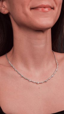 Akşam Şenliği İçin Parlayan Altın ve Elmas Mücevherler