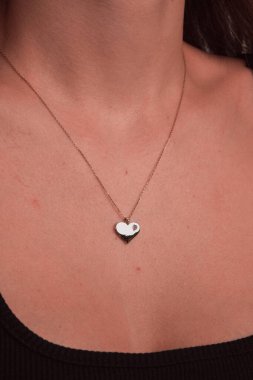 Kalın ve Zarif Elmas ve Altın İfade Parçaları