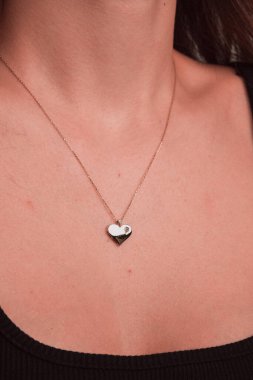 Kalın ve Zarif Elmas ve Altın İfade Parçaları