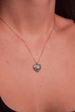 Kalın ve Zarif Elmas ve Altın İfade Parçaları