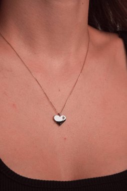 Kalın ve Zarif Elmas ve Altın İfade Parçaları