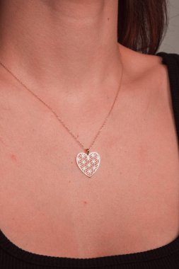 Kalın ve Zarif Elmas ve Altın İfade Parçaları