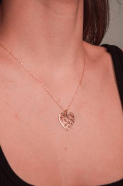 Kalın ve Zarif Elmas ve Altın İfade Parçaları