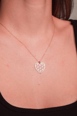 Kalın ve Zarif Elmas ve Altın İfade Parçaları